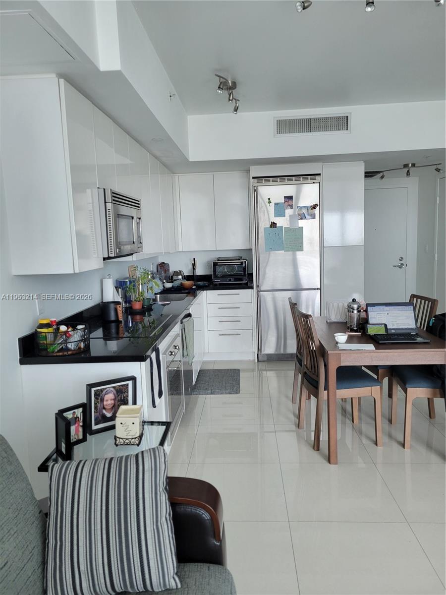 92 SW 3rd St #2107, Miami FL 33130