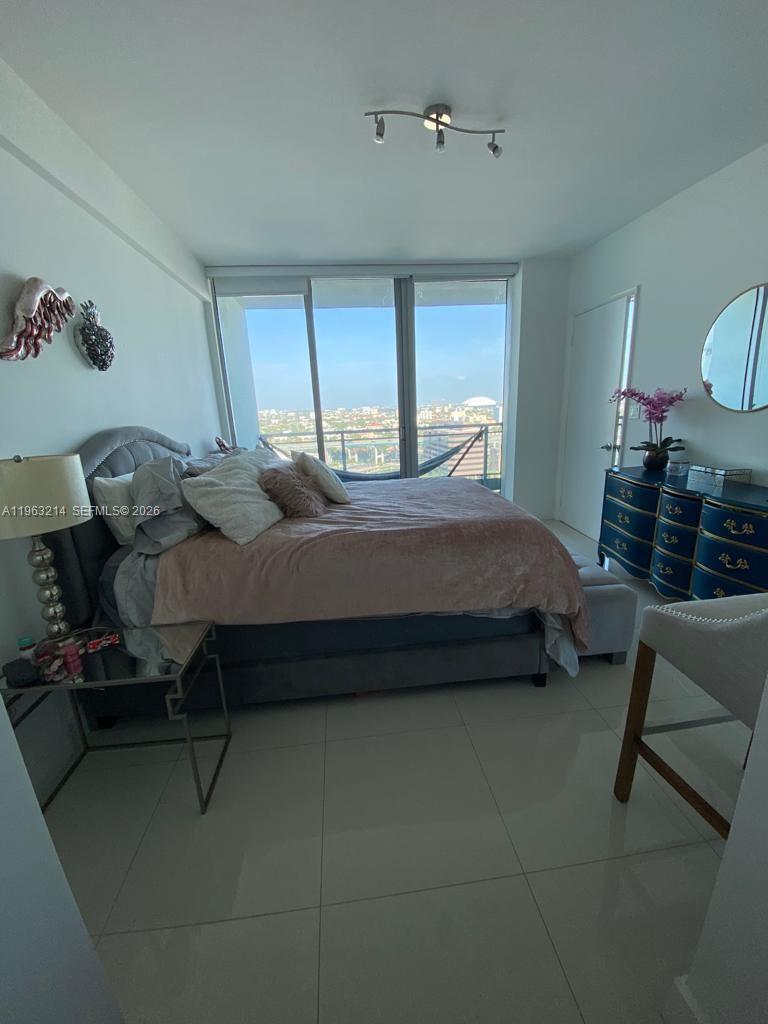 92 SW 3rd St #2107, Miami FL 33130