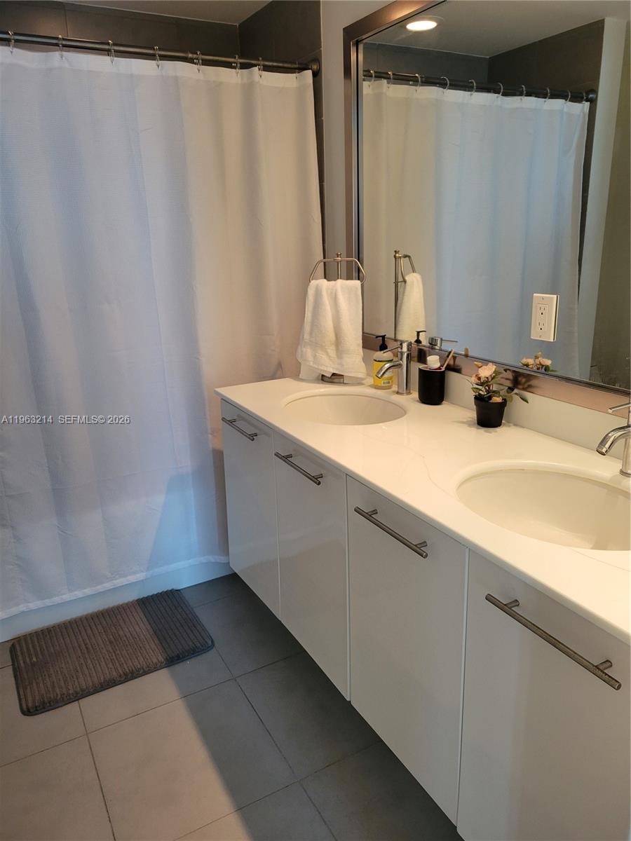 92 SW 3rd St #2107, Miami FL 33130