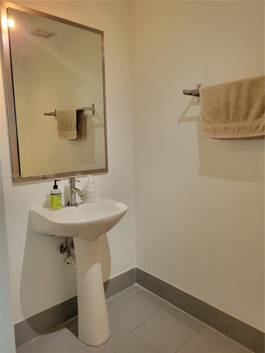 92 SW 3rd St #2107, Miami FL 33130