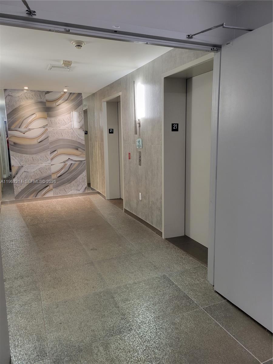 92 SW 3rd St #2107, Miami FL 33130