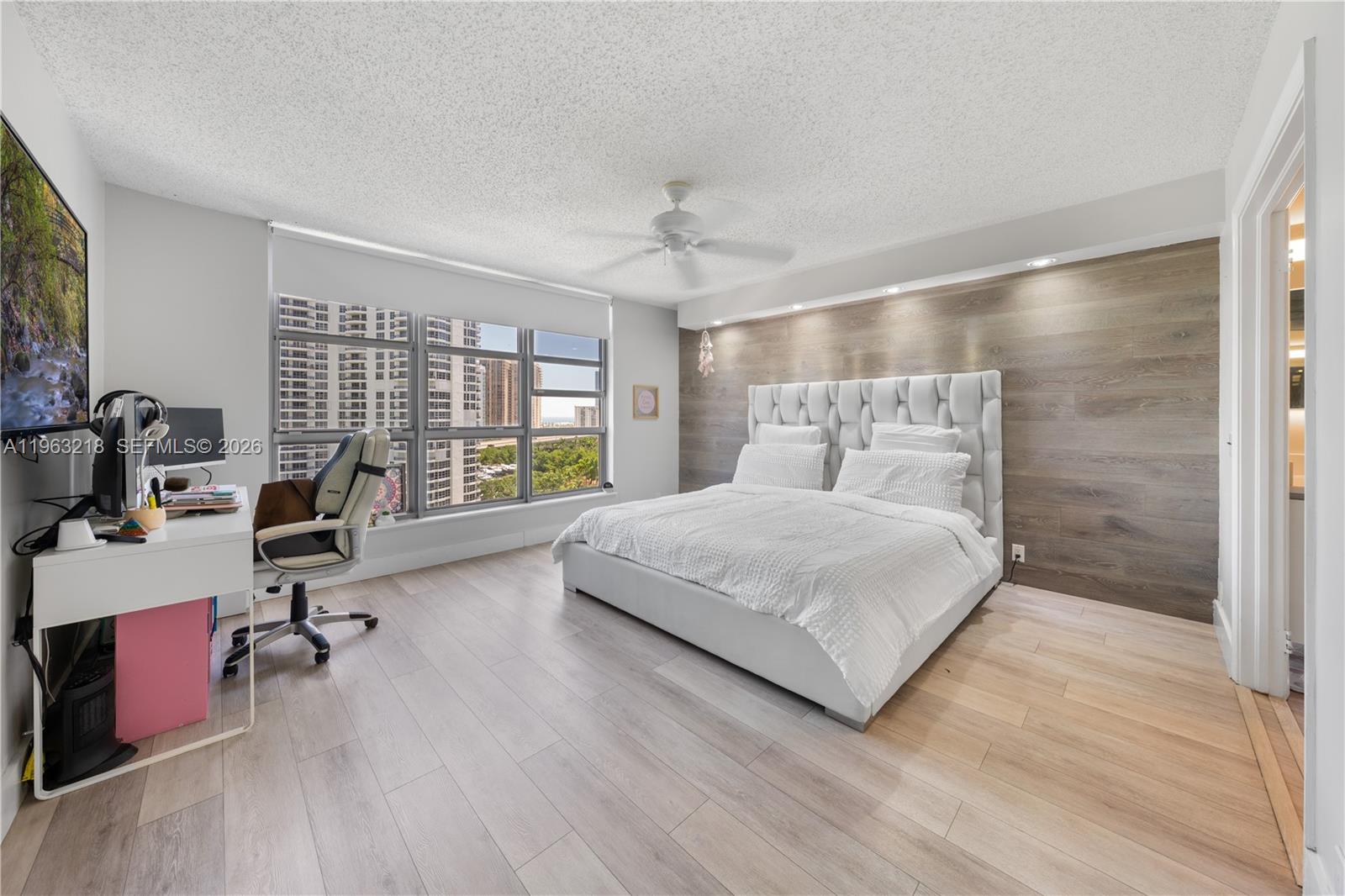 3530 Mystic Pointe Dr #1406, Aventura FL 33180