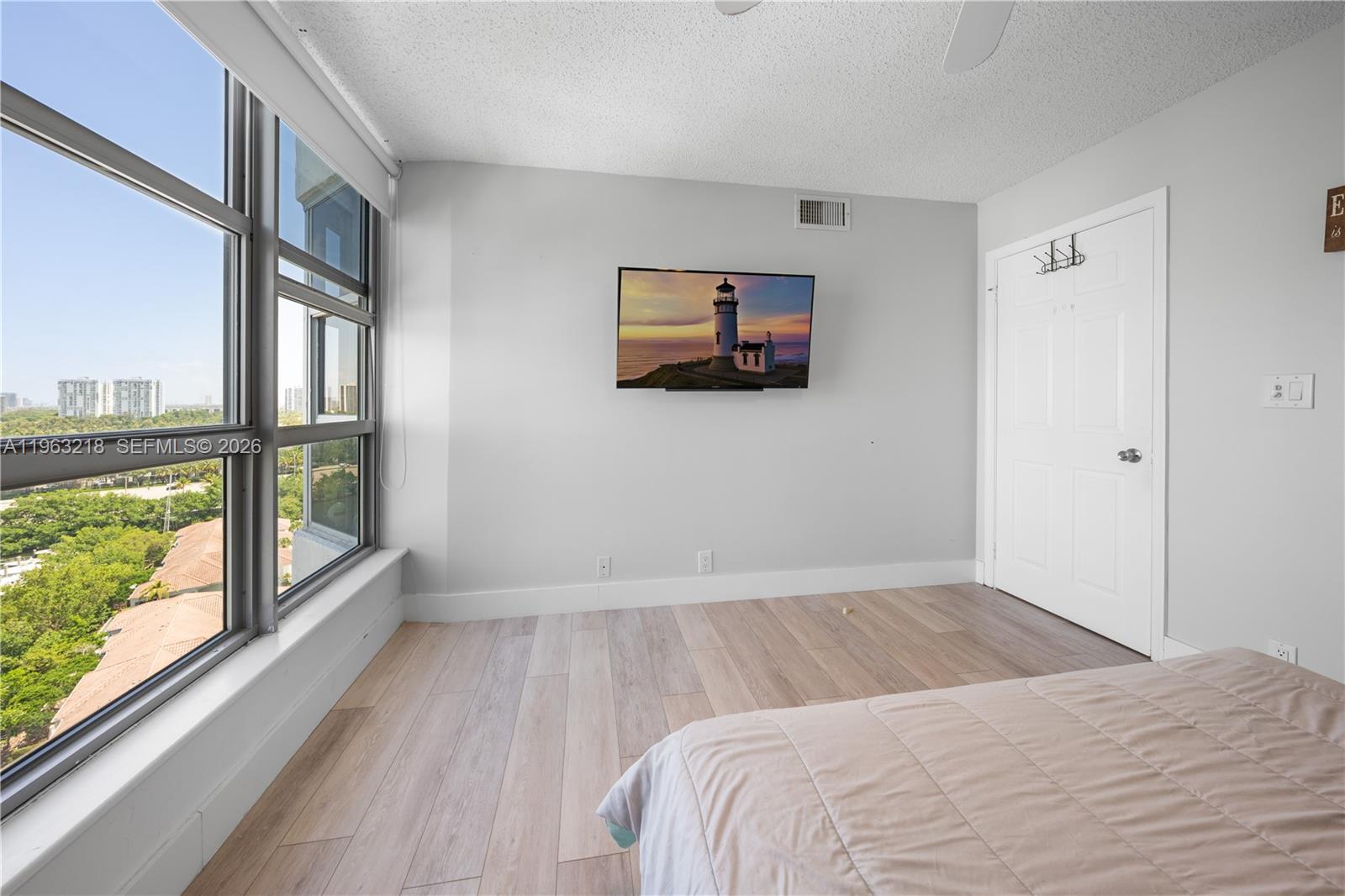 3530 Mystic Pointe Dr #1406, Aventura FL 33180