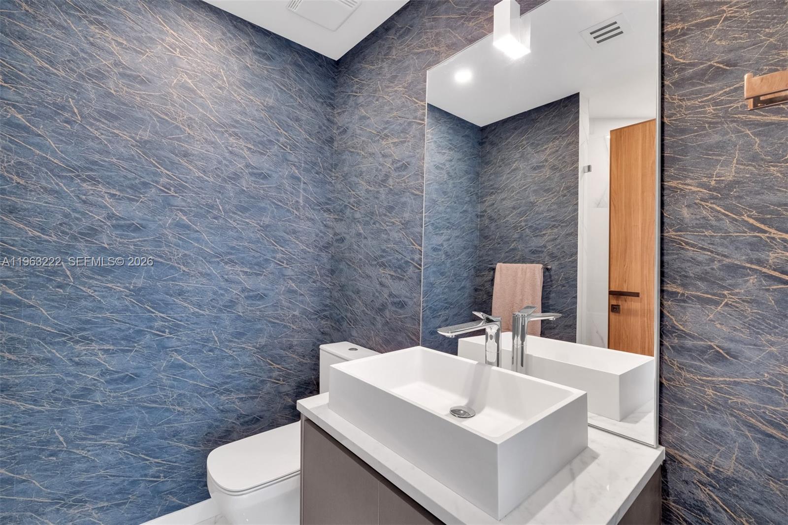 350 S Miami Ave #4103, Miami FL 33130