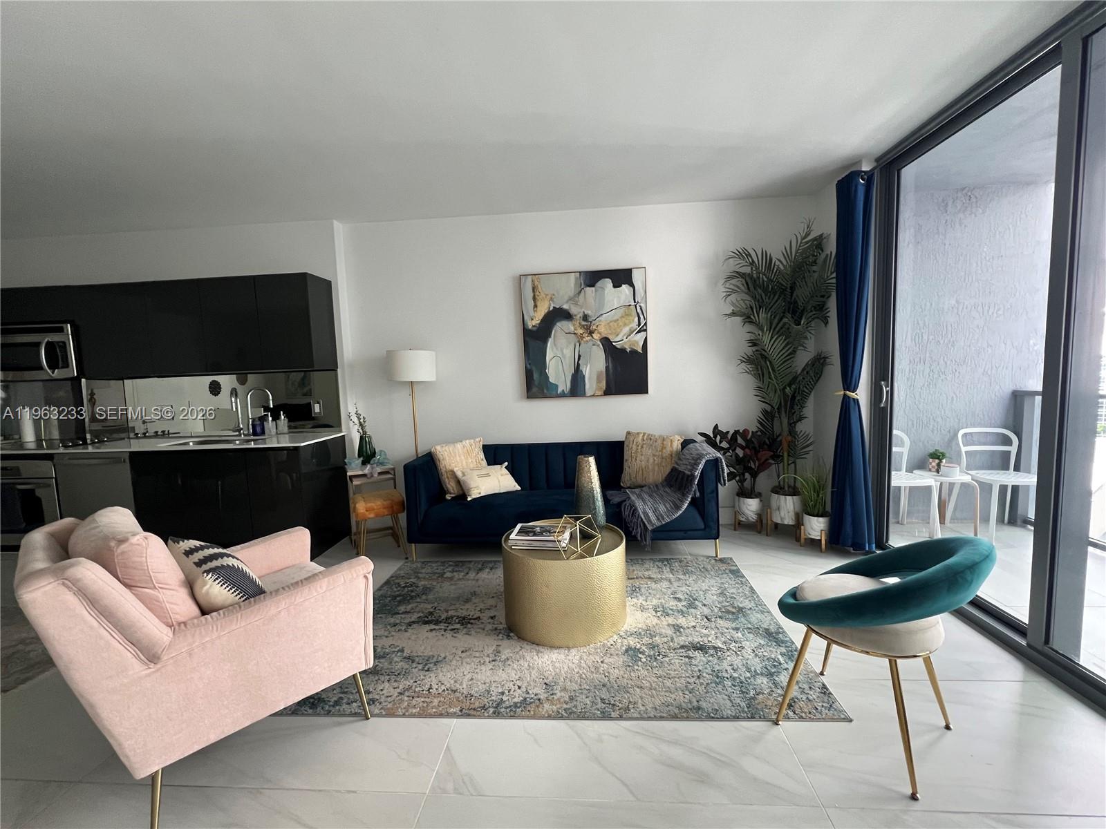 31 SE 6th St #1404, Miami FL 33131