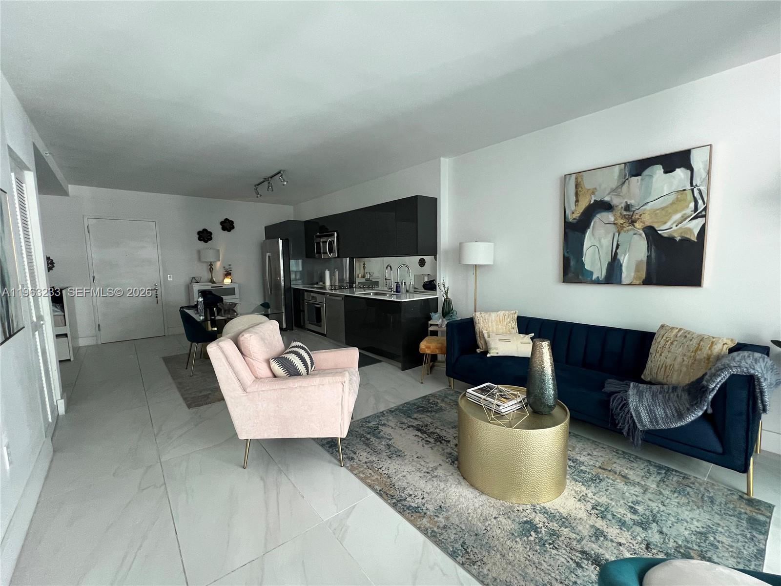 31 SE 6th St #1404, Miami FL 33131