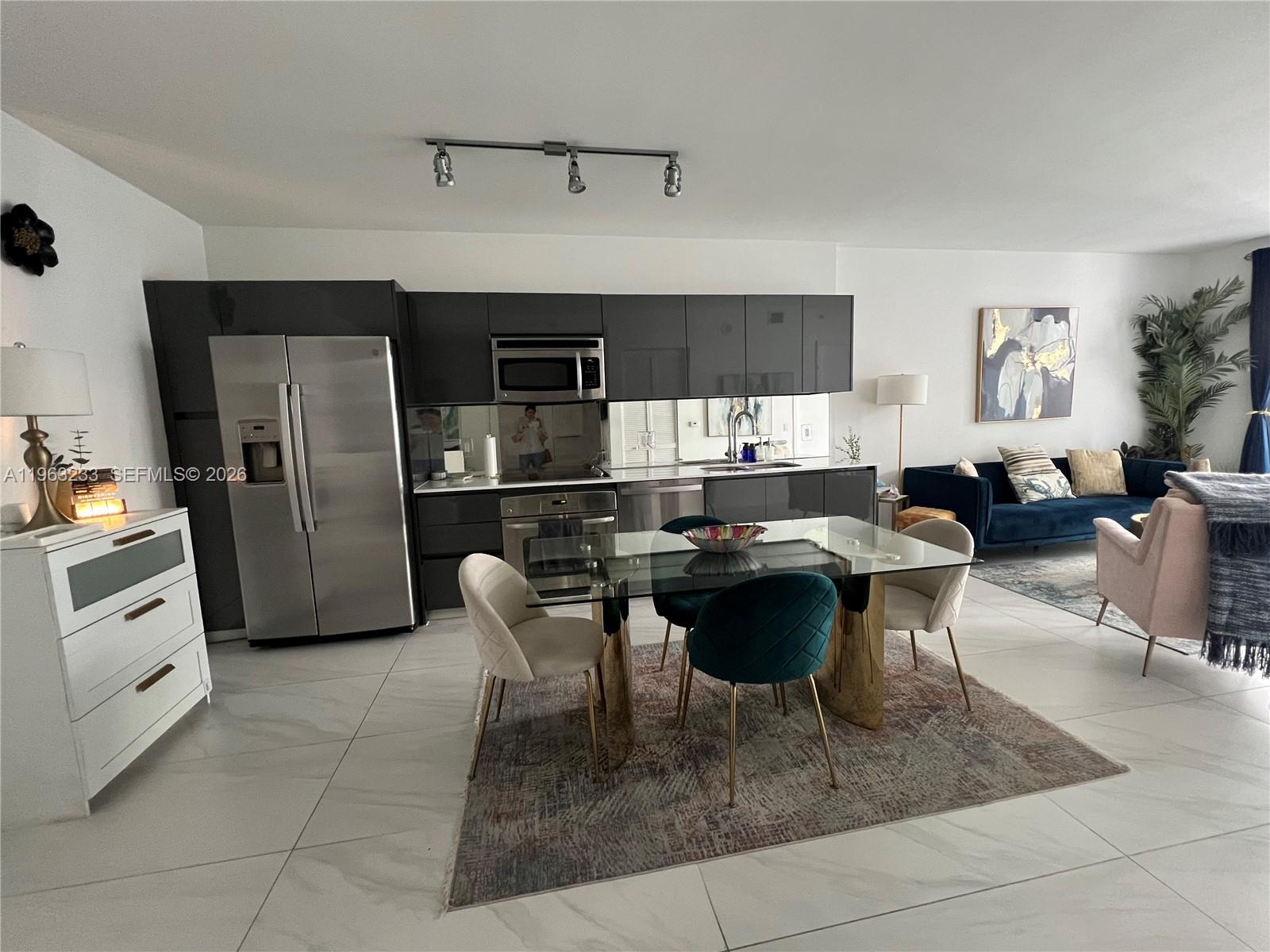 31 SE 6th St #1404, Miami FL 33131