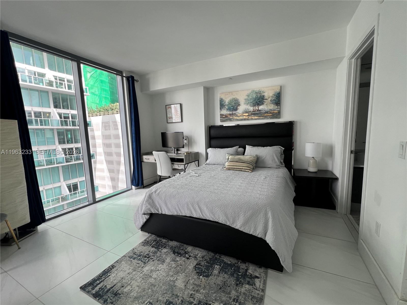 31 SE 6th St #1404, Miami FL 33131