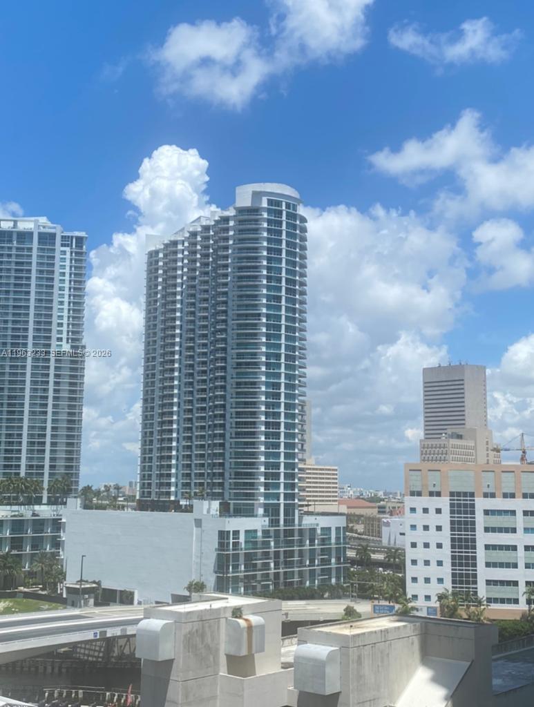 31 SE 6th St #1404, Miami FL 33131