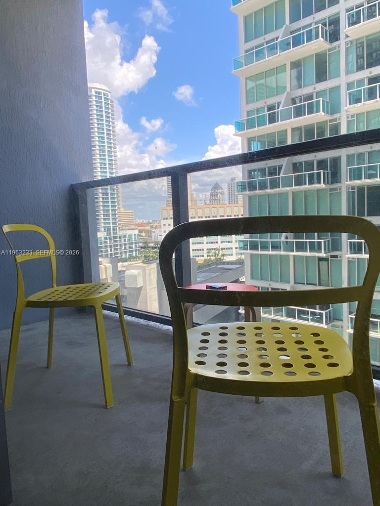 31 SE 6th St #1404, Miami FL 33131