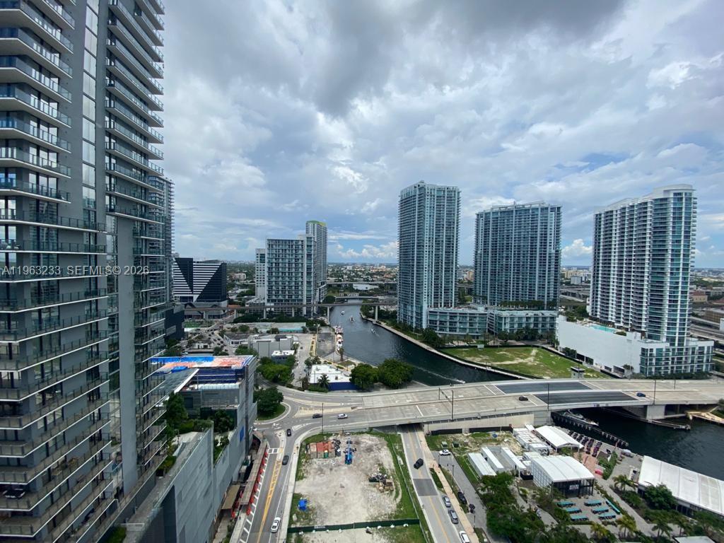 31 SE 6th St #1404, Miami FL 33131