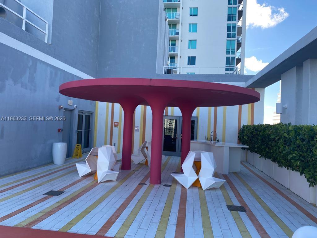31 SE 6th St #1404, Miami FL 33131