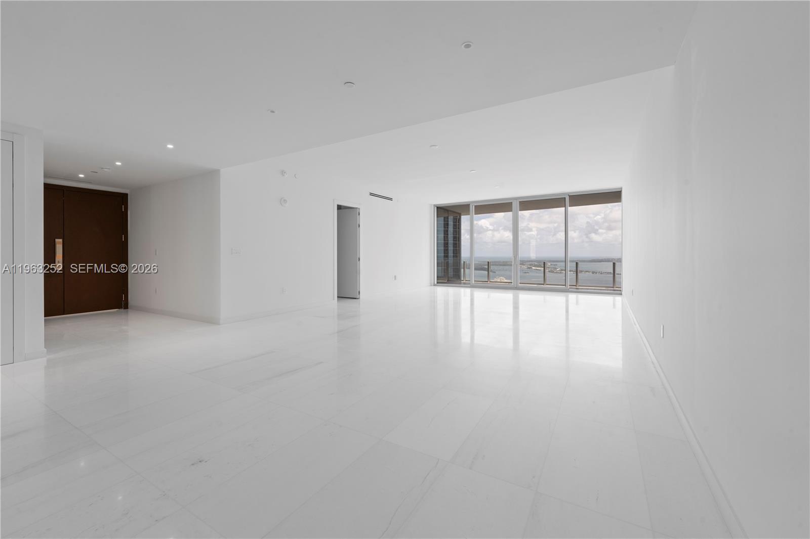 300 Biscayne Blvd Way #4404, Miami FL 33131
