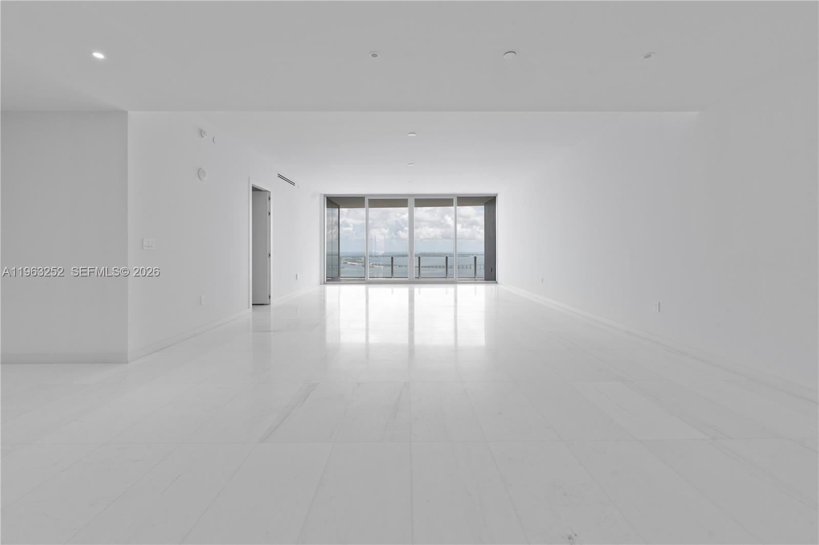 300 Biscayne Blvd Way #4404, Miami FL 33131