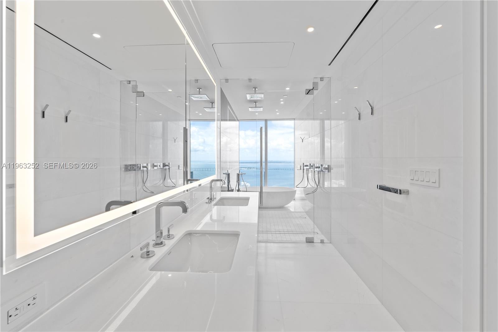 300 Biscayne Blvd Way #4404, Miami FL 33131