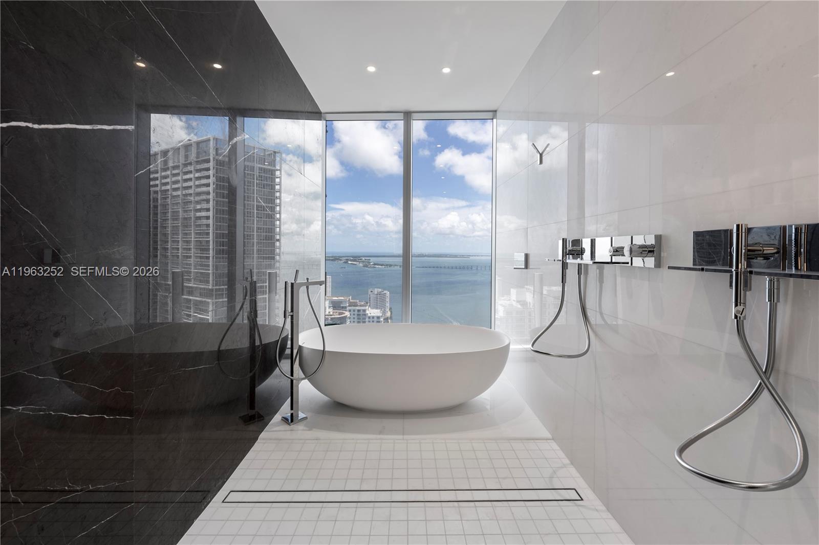 300 Biscayne Blvd Way #4404, Miami FL 33131