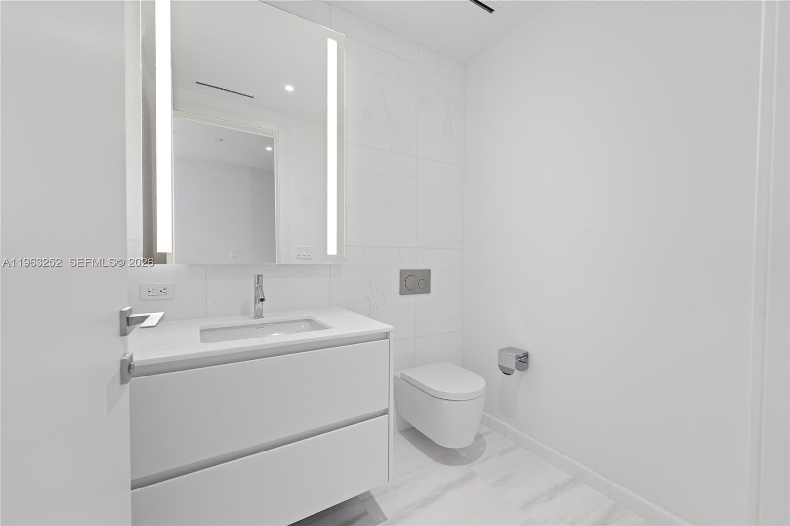 300 Biscayne Blvd Way #4404, Miami FL 33131