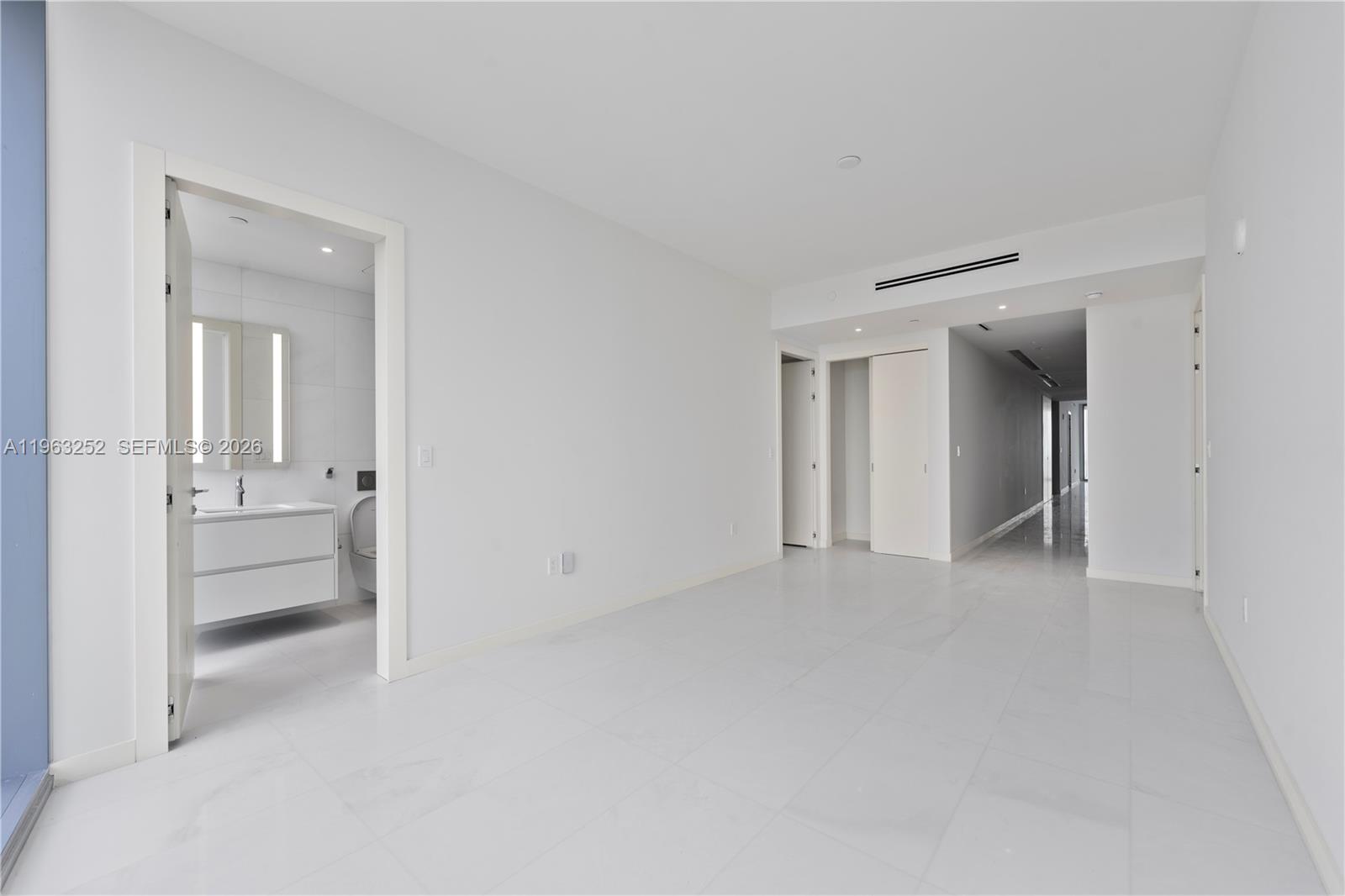 300 Biscayne Blvd Way #4404, Miami FL 33131