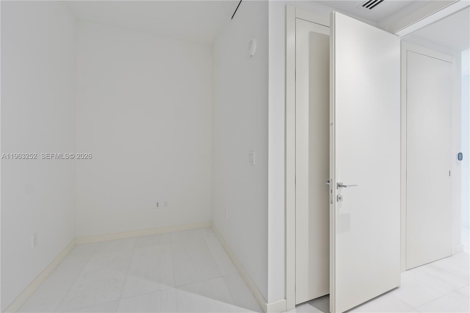 300 Biscayne Blvd Way #4404, Miami FL 33131