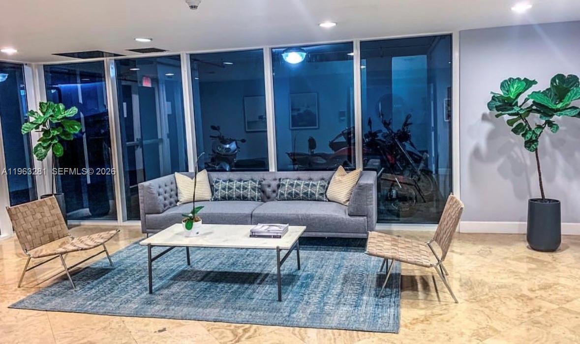 170 SE 14th St #1606, Miami FL 33131