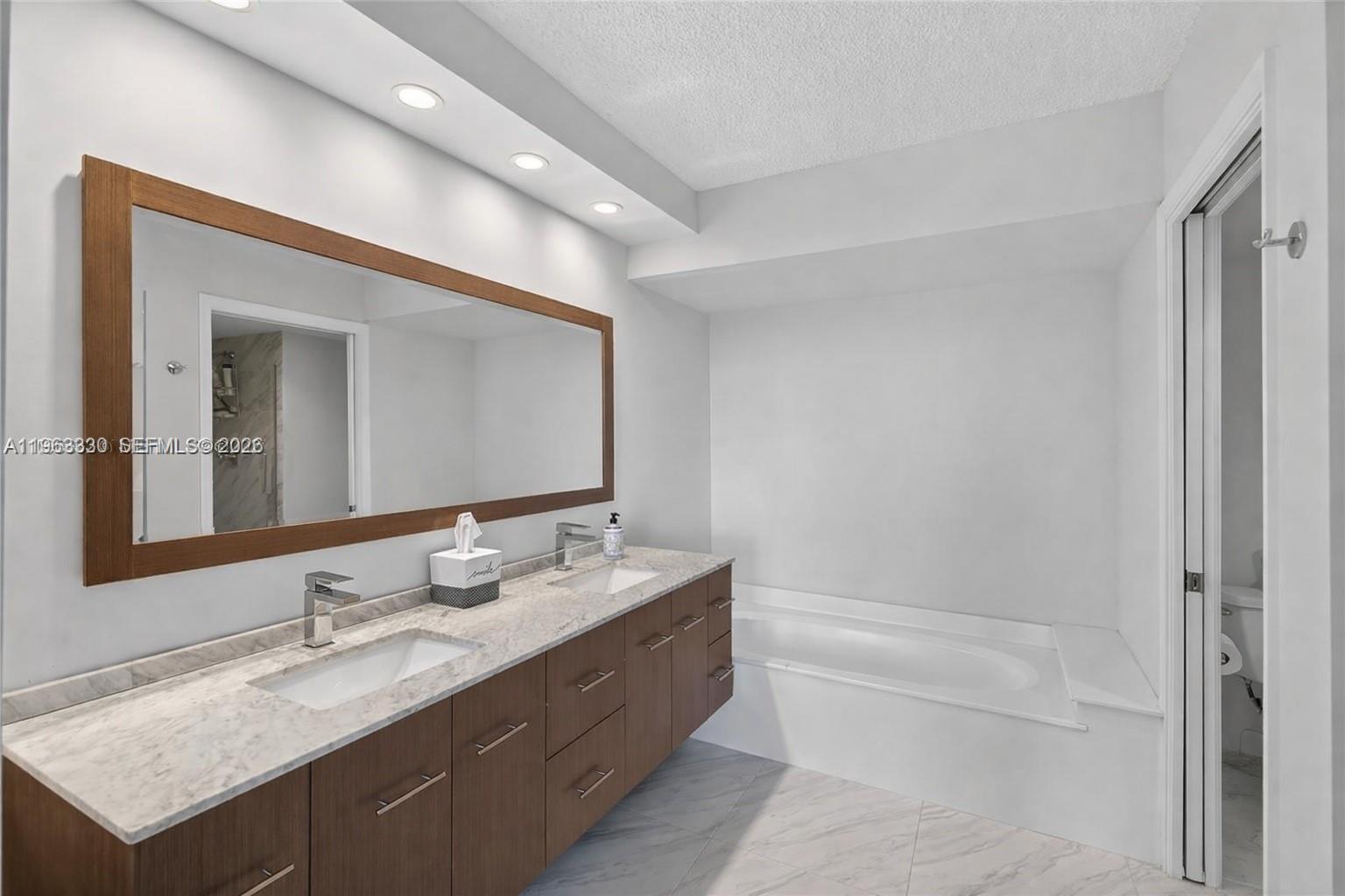 3530 Mystic Pointe Dr #2202, Aventura FL 33180