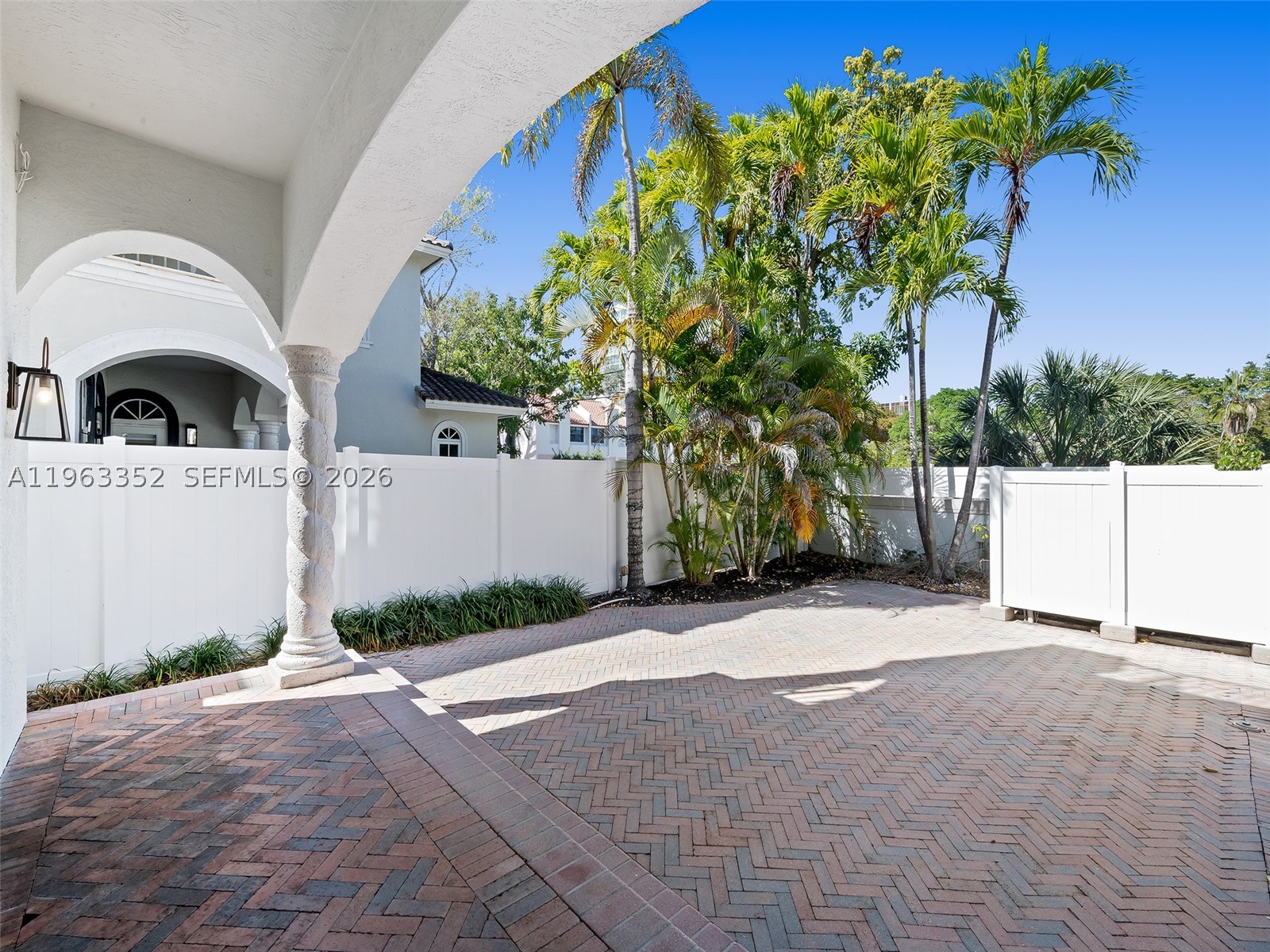 827 SE 2nd Ct, Fort Lauderdale FL 33301