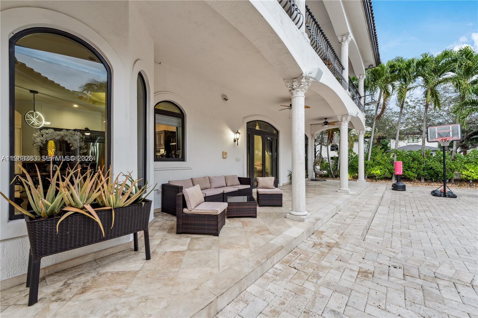 8200 NW 163rd St, Miami Lakes FL 33016