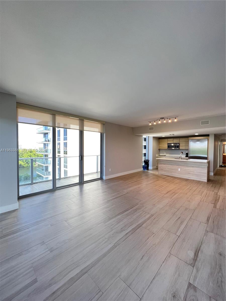 16385 Biscayne Blvd #607, North Miami Beach FL 33160