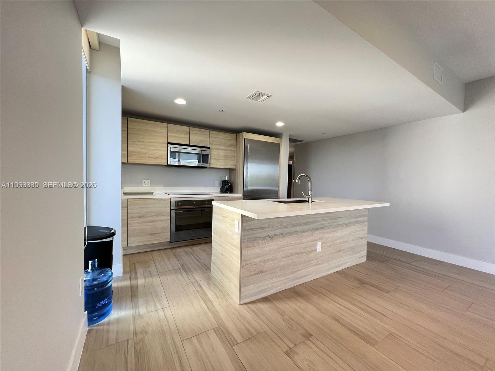 16385 Biscayne Blvd #607, North Miami Beach FL 33160