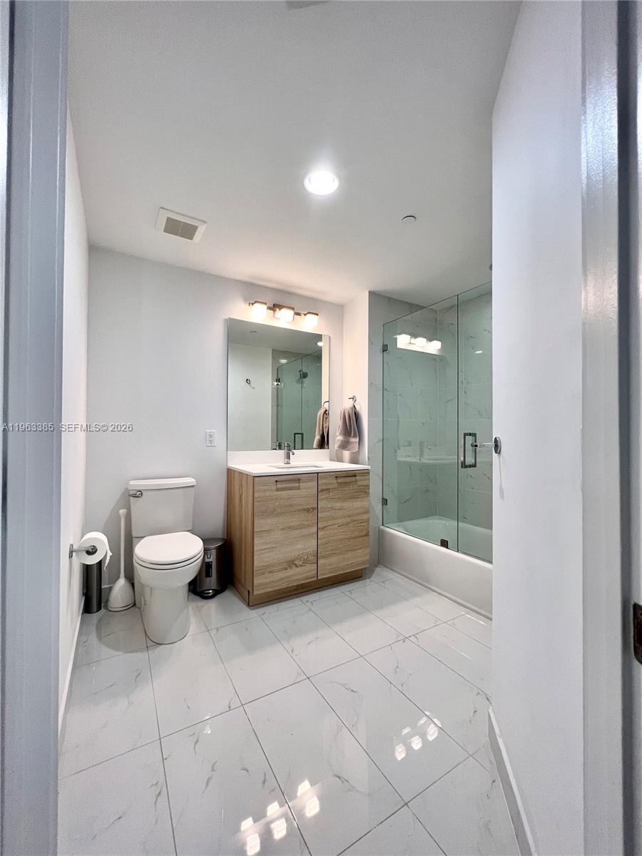 16385 Biscayne Blvd #607, North Miami Beach FL 33160