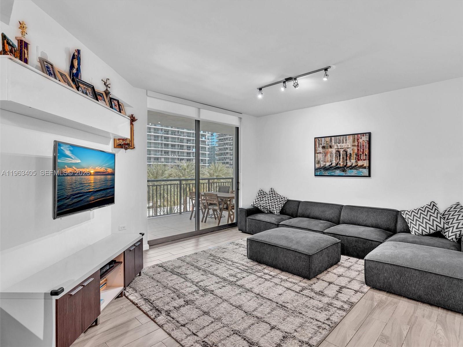 999 SW 1st Ave #1201, Miami FL 33130