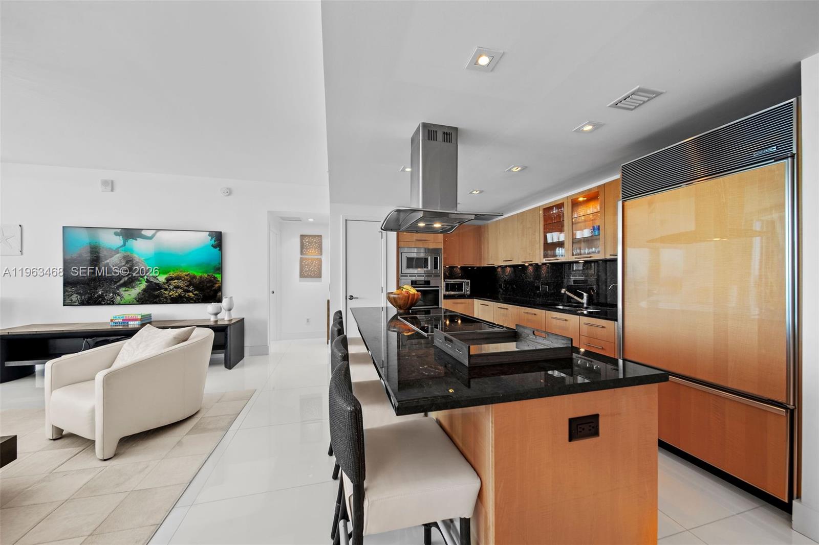 6899 Collins Ave #2207, Miami Beach FL 33141