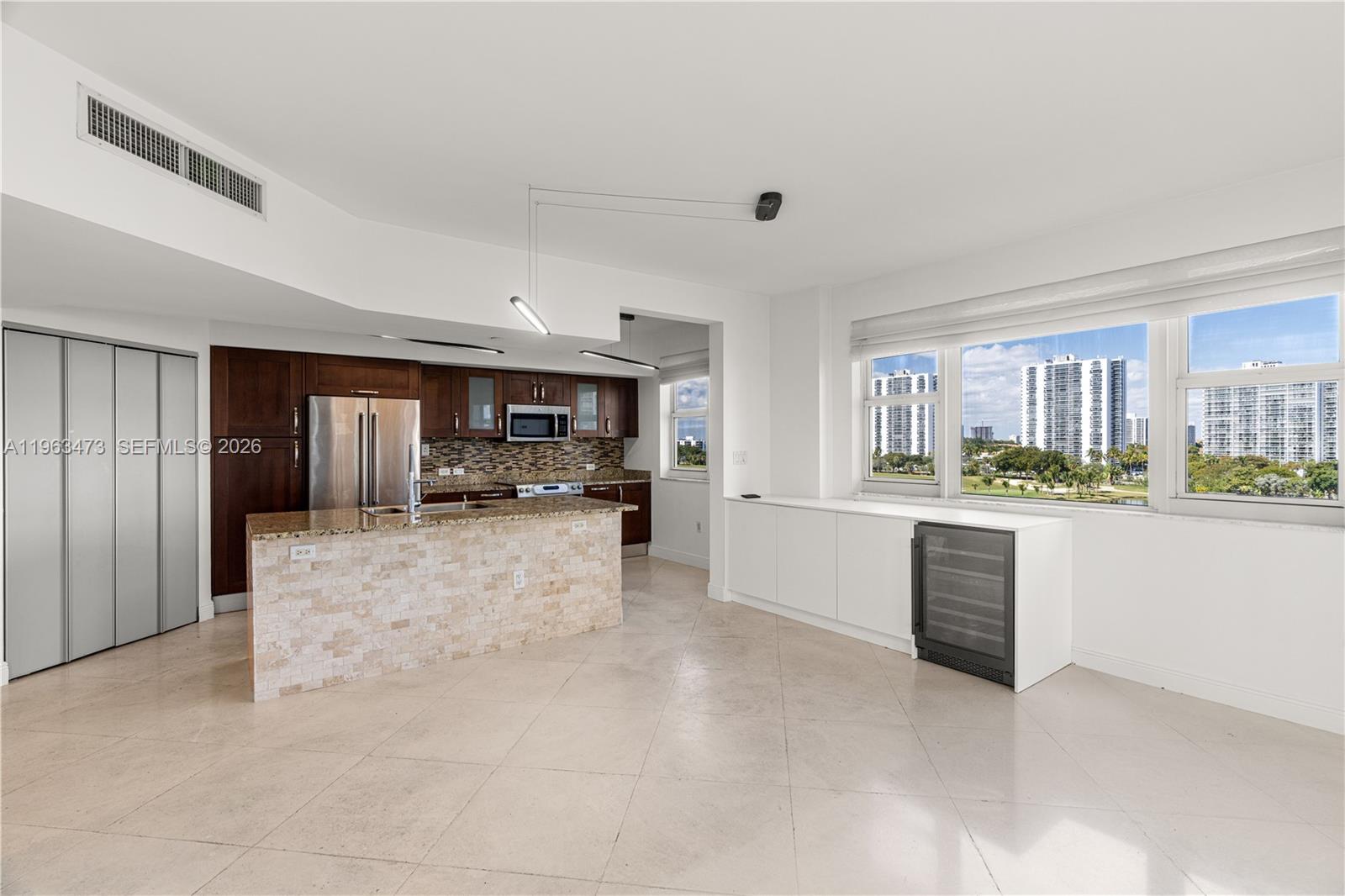 20000 E Country Club Dr #716, Aventura FL 33180