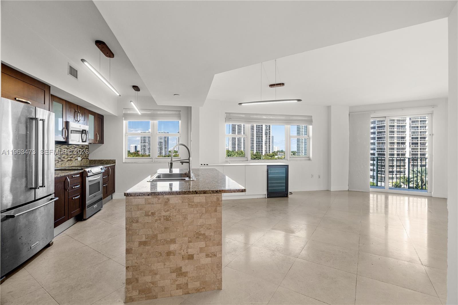 20000 E Country Club Dr #716, Aventura FL 33180