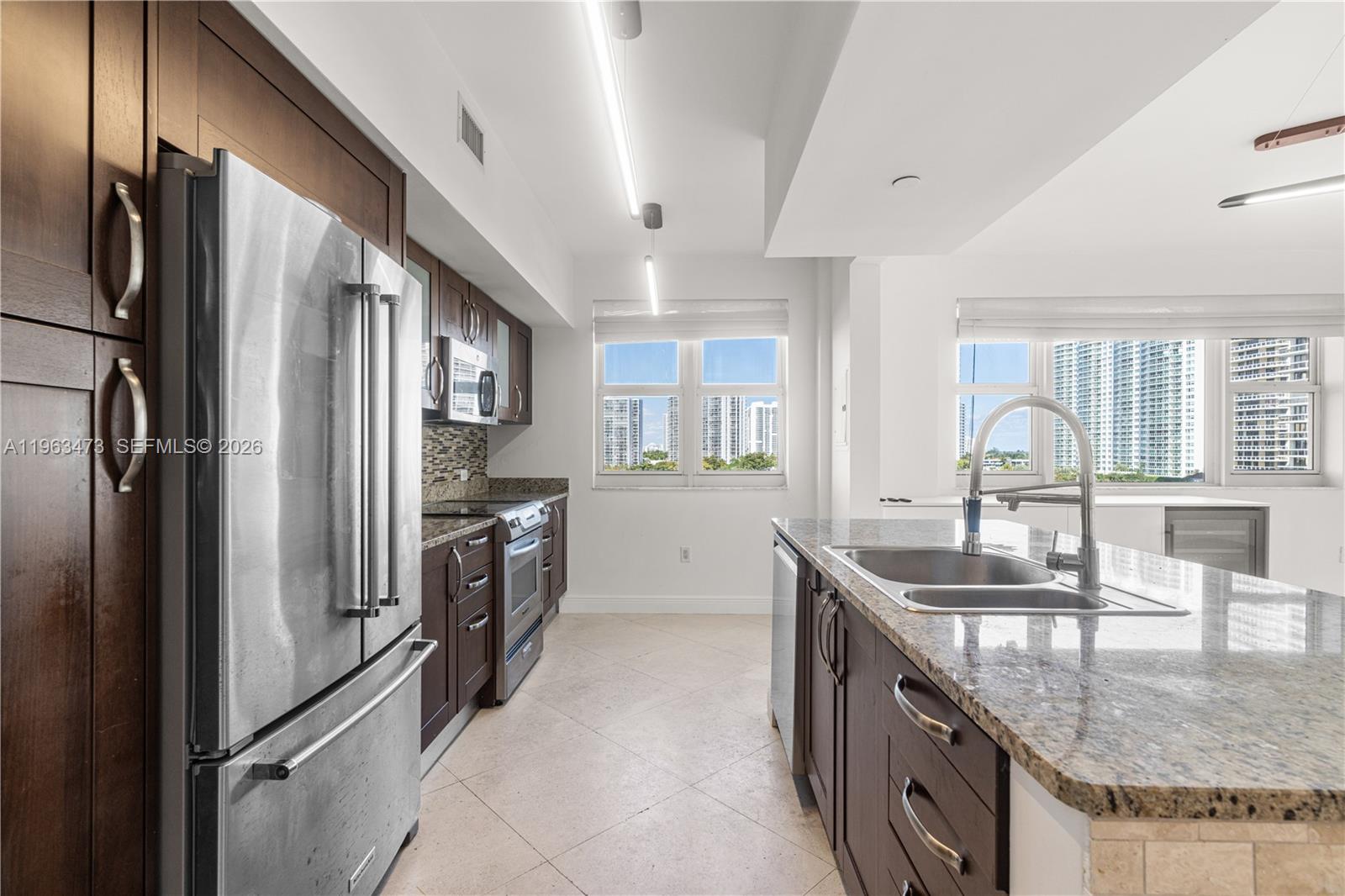 20000 E Country Club Dr #716, Aventura FL 33180