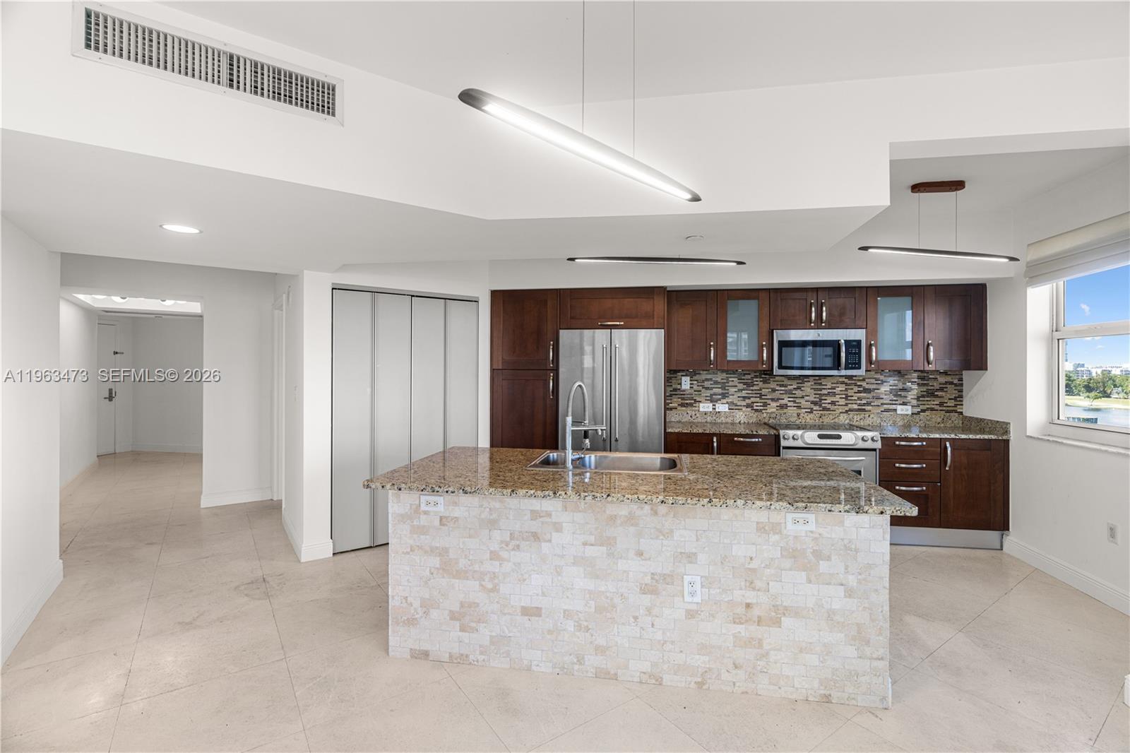 20000 E Country Club Dr #716, Aventura FL 33180