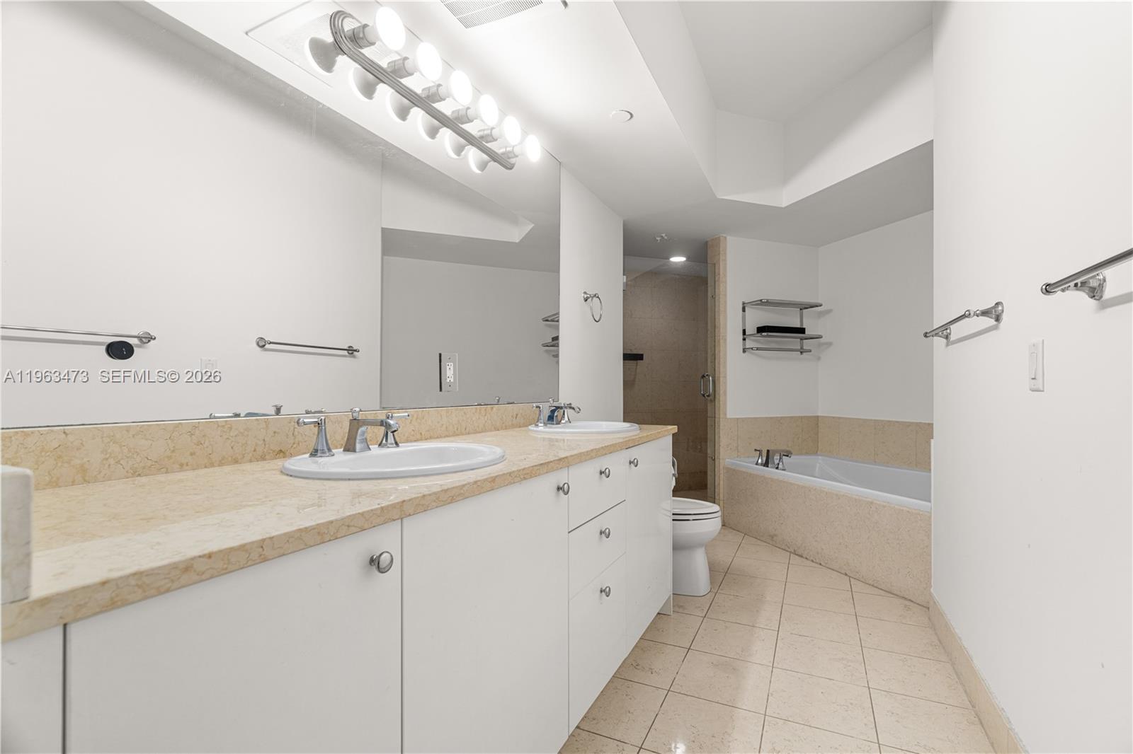 20000 E Country Club Dr #716, Aventura FL 33180