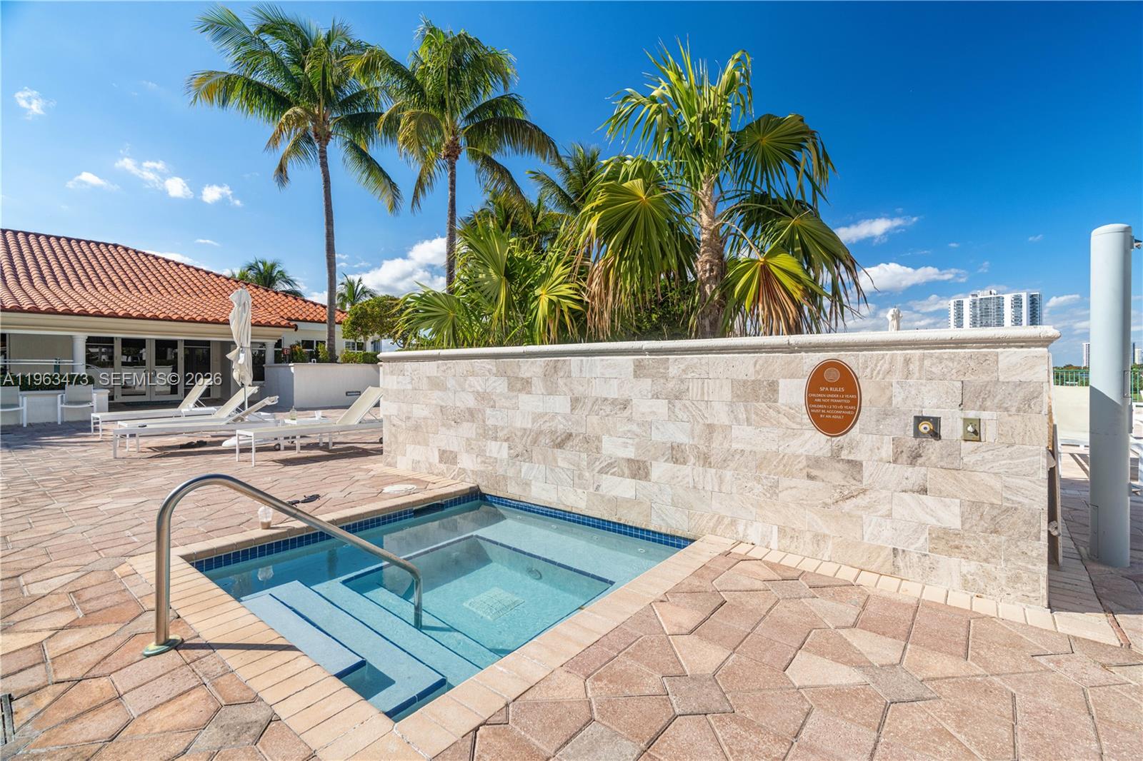 20000 E Country Club Dr #716, Aventura FL 33180
