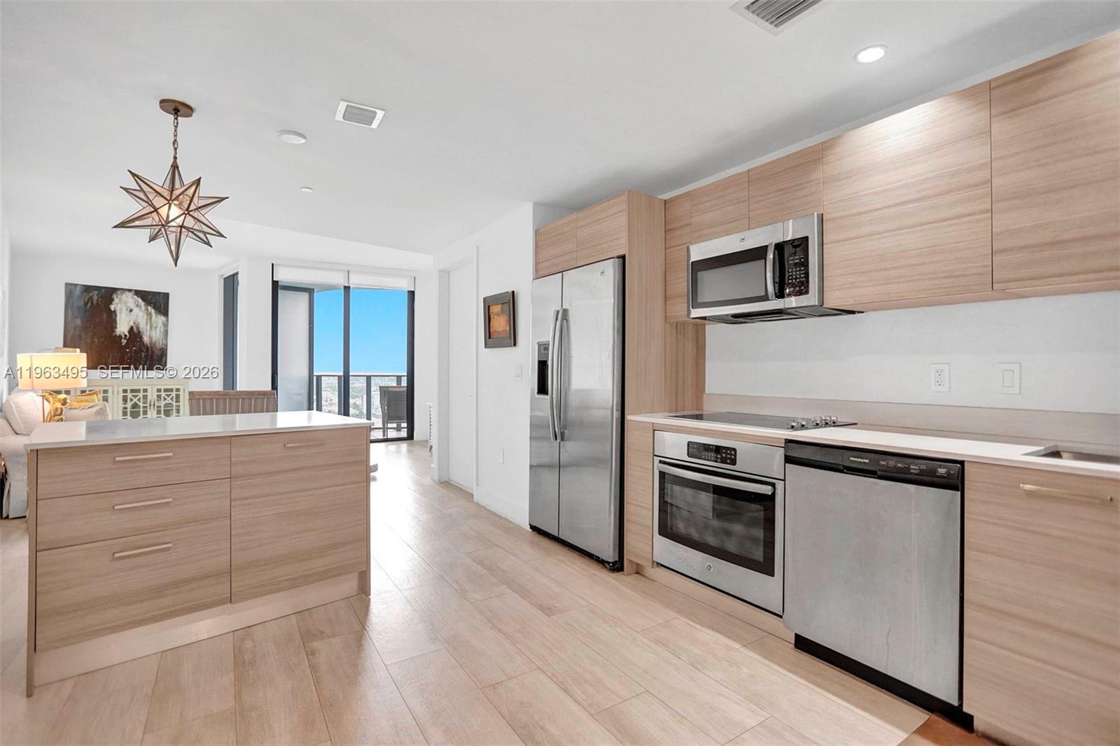 121 NE 34th St #1814, Miami FL 33137