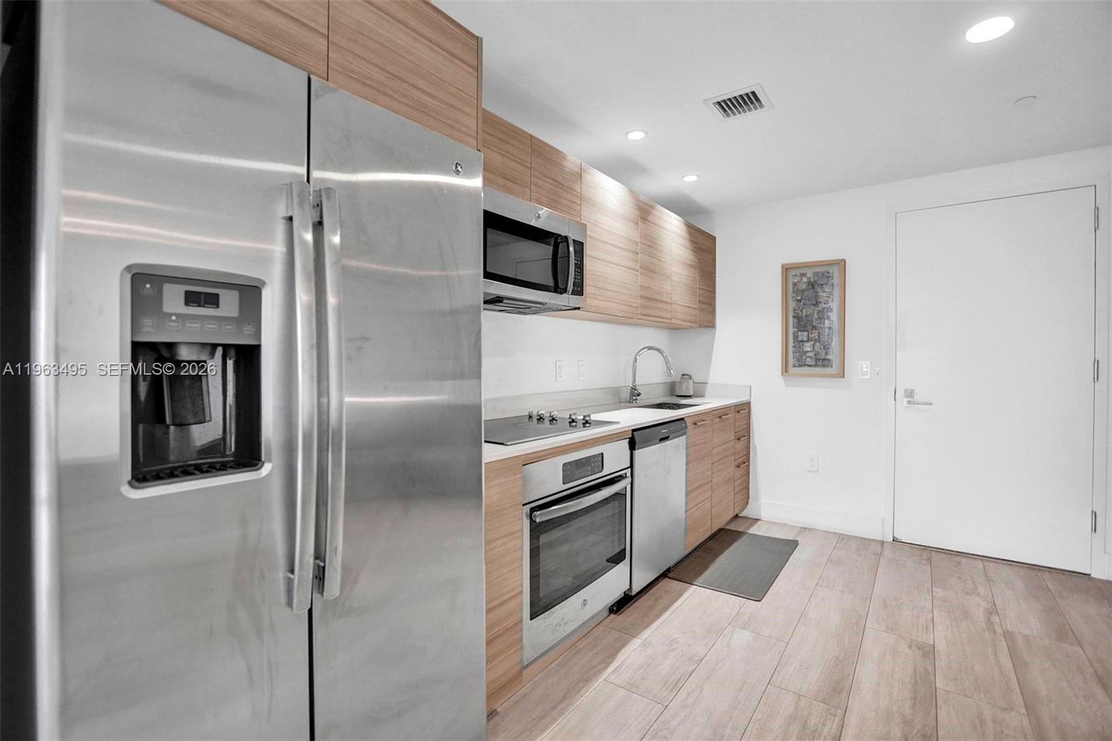 121 NE 34th St #1814, Miami FL 33137