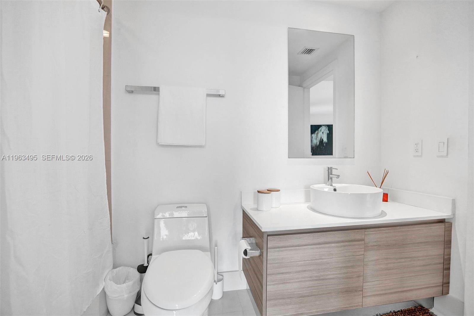 121 NE 34th St #1814, Miami FL 33137