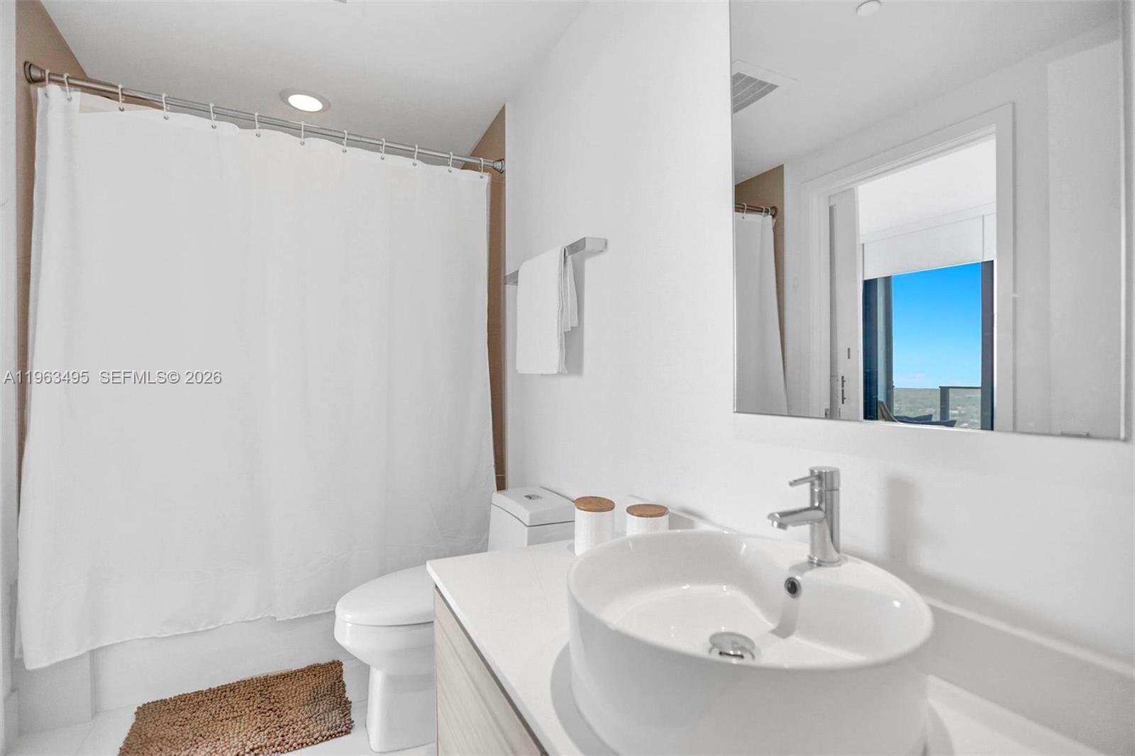 121 NE 34th St #1814, Miami FL 33137