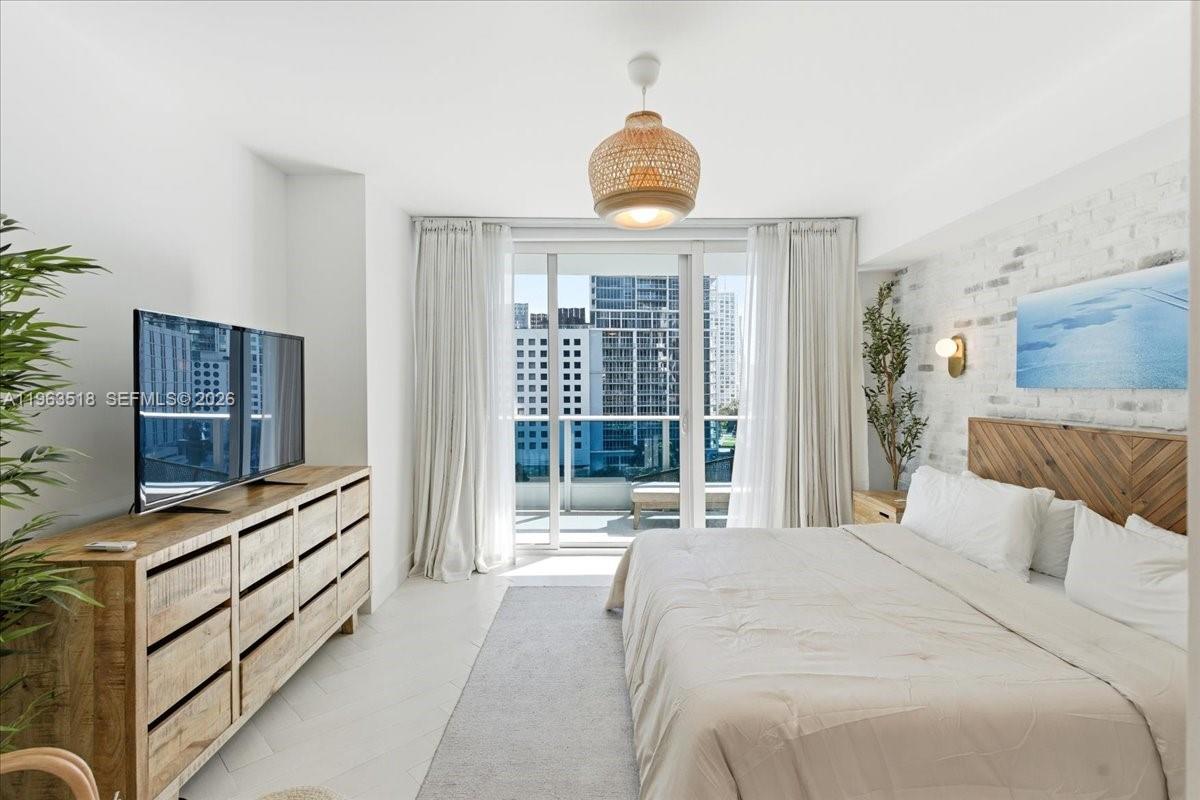 200 BISCAYNE BLVD WY #706, Miami FL 33131