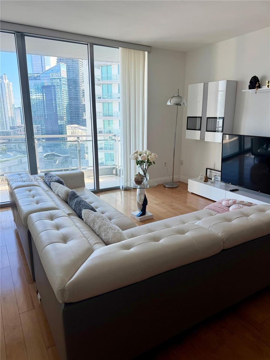90 SW 3rd St #3012, Miami FL 33130