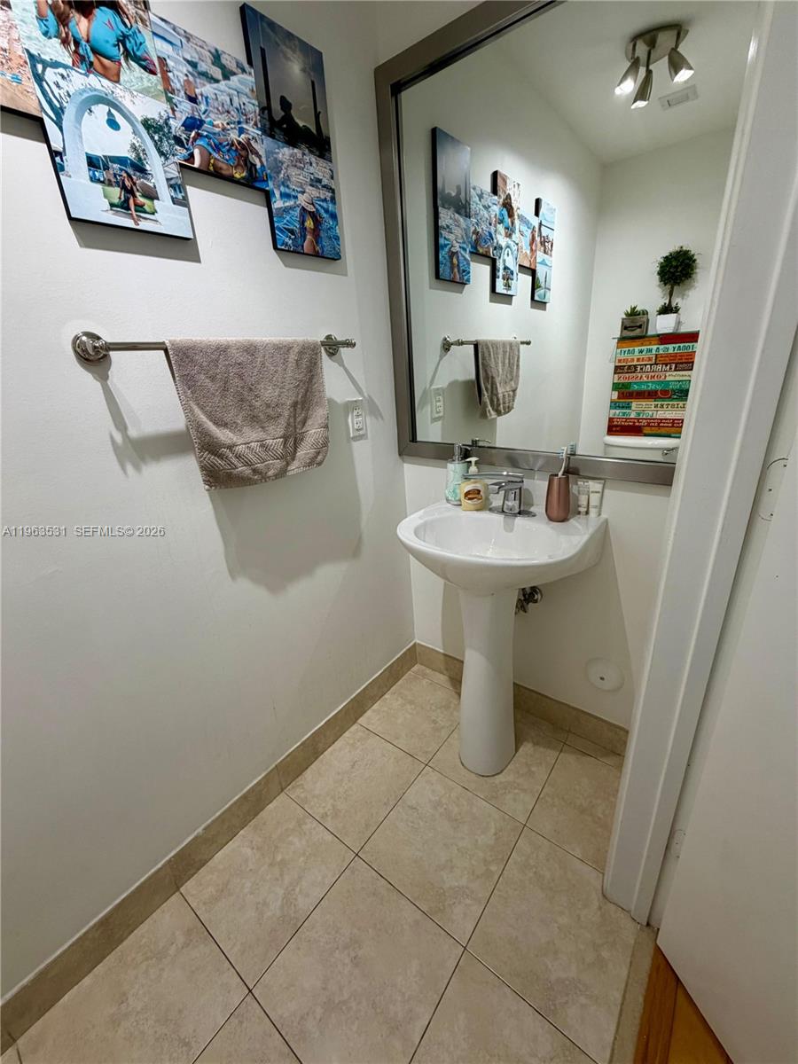 90 SW 3rd St #3012, Miami FL 33130