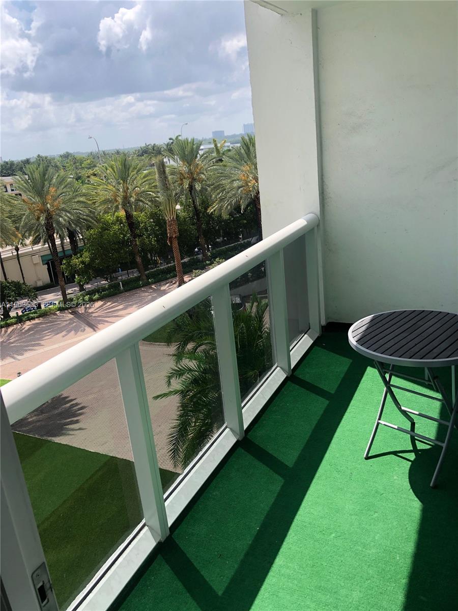 10275 Collins Ave #427, Bal Harbour FL 33154