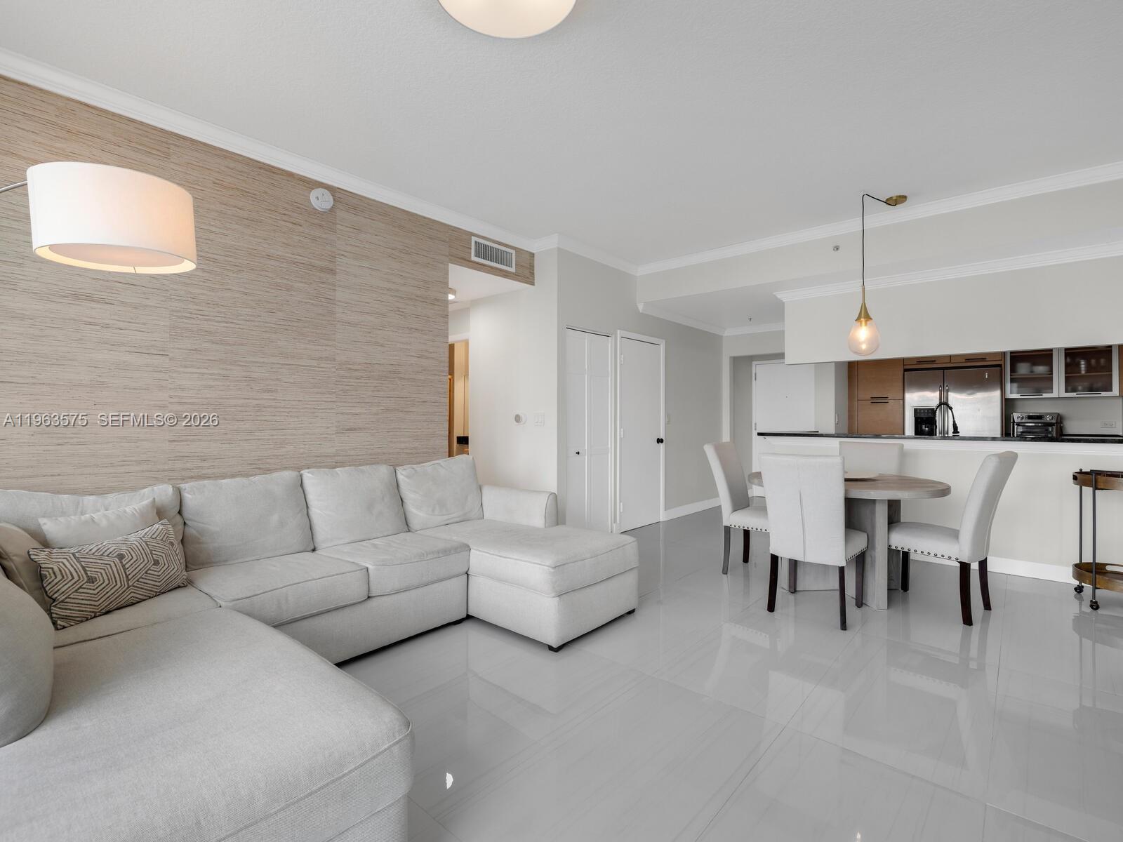 31 SE 5th St #3419, Miami FL 33131
