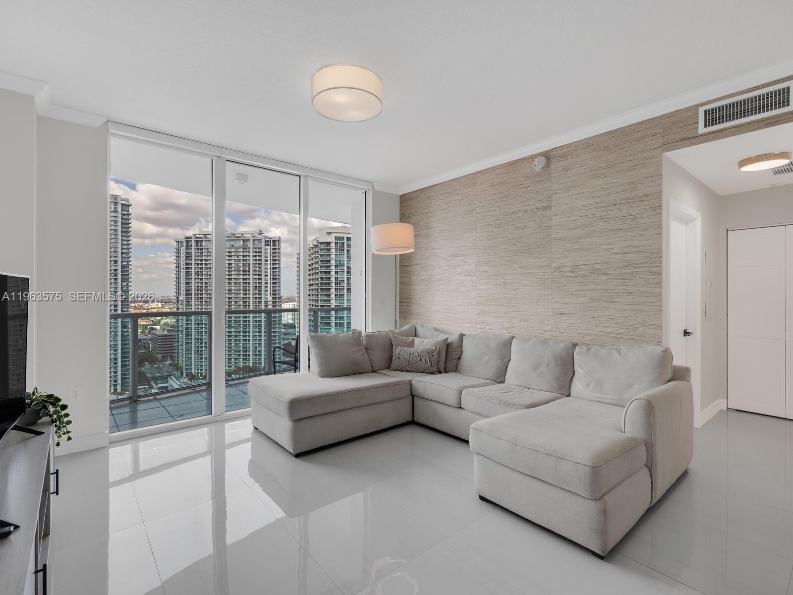 31 SE 5th St #3419, Miami FL 33131