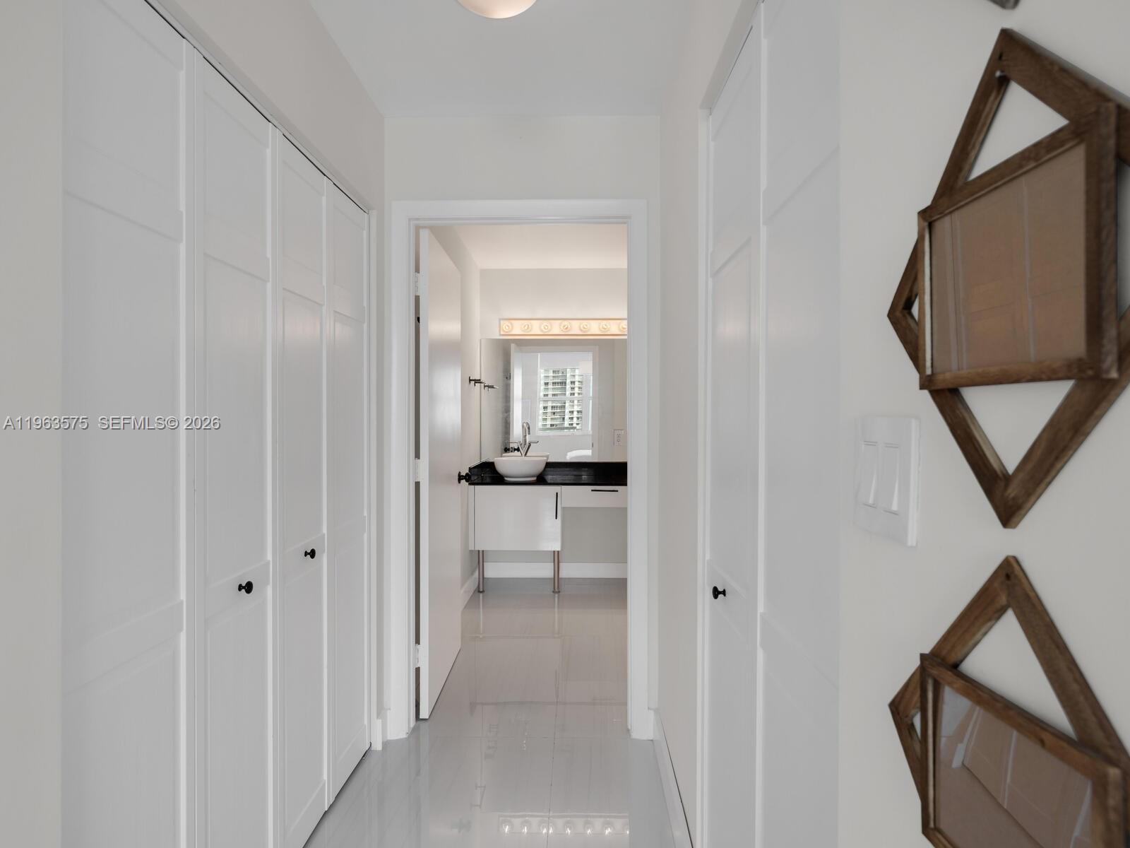 31 SE 5th St #3419, Miami FL 33131