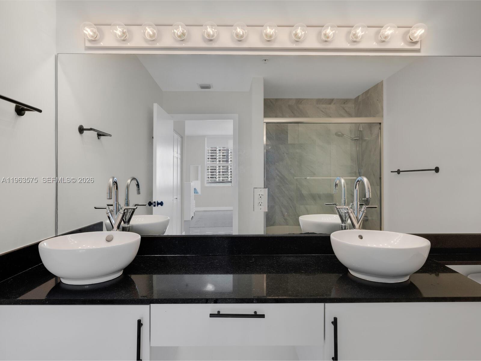31 SE 5th St #3419, Miami FL 33131